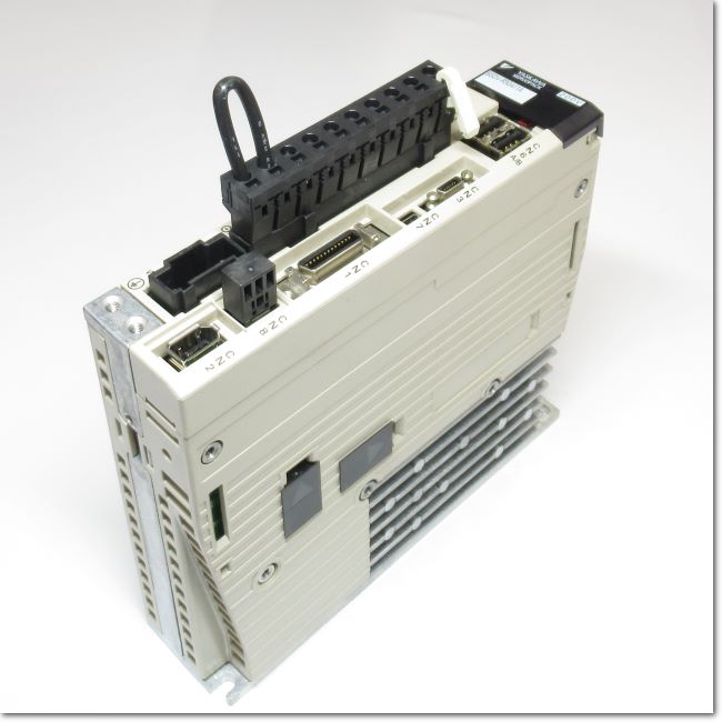 SGDV-R90A11A サーボパック AC200V 0.1kW MECHATROLINK-Ⅱ 通信指令形 (安川電機) – 